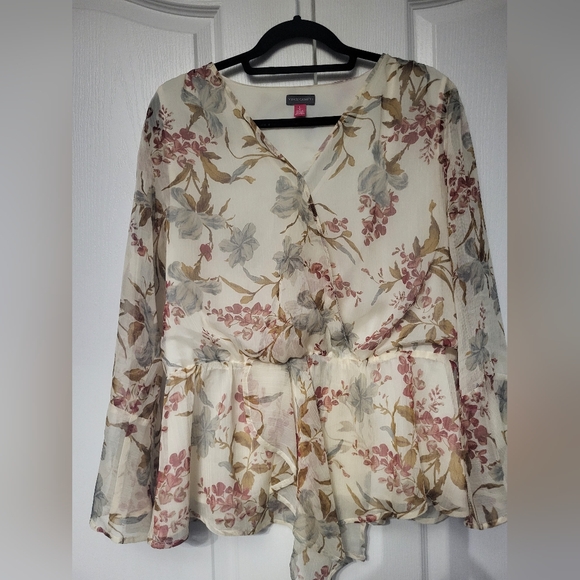 Vince Camuto Flutter Cuff Peplum Blouse Size Large - Picture 2 of 8